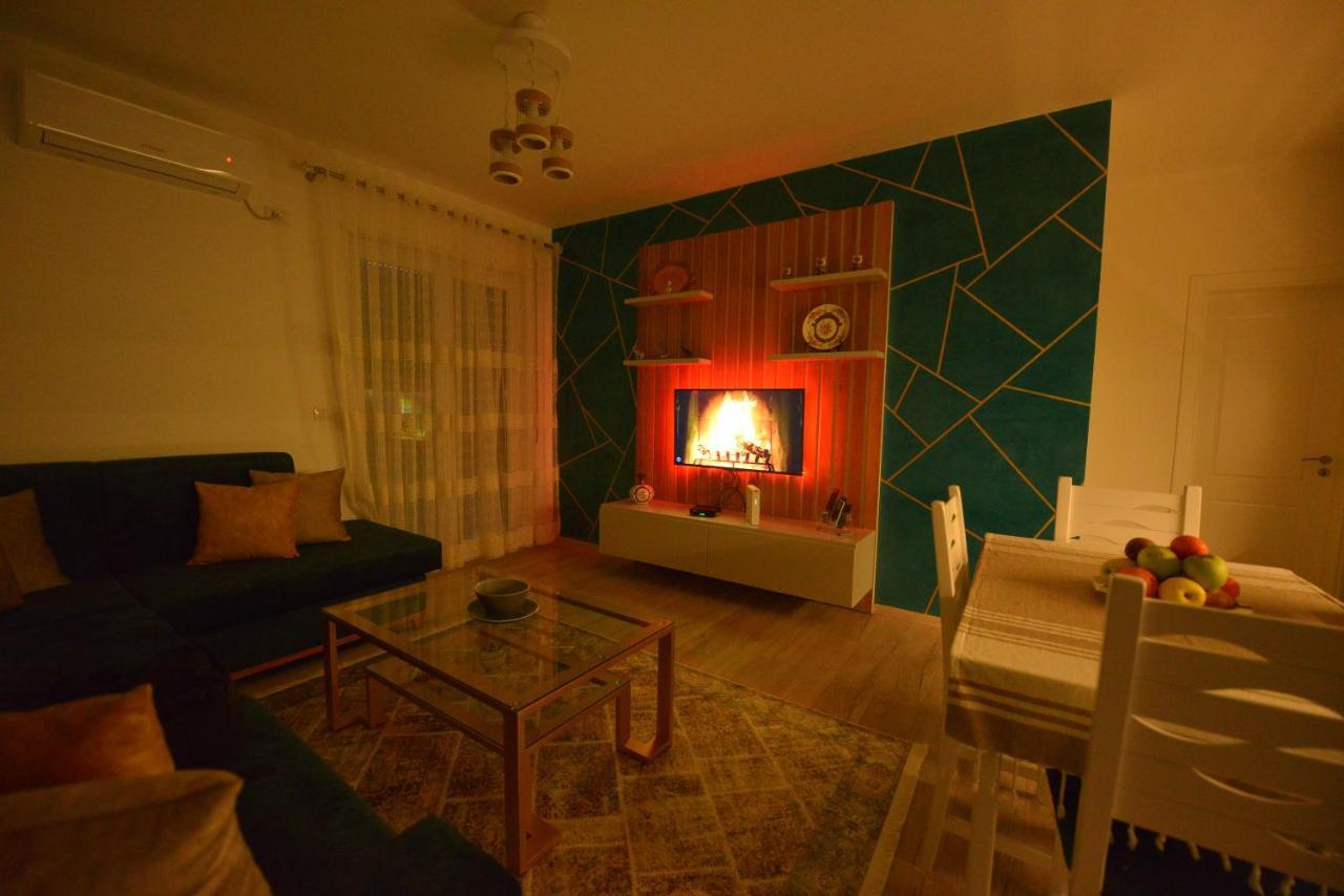 Denis Comfort Apartment Shkoder Bagian luar foto