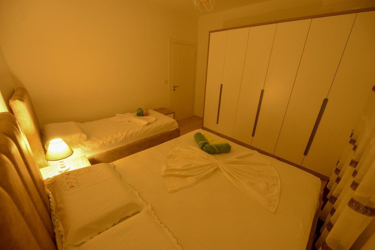 Denis Comfort Apartment Shkoder Bagian luar foto