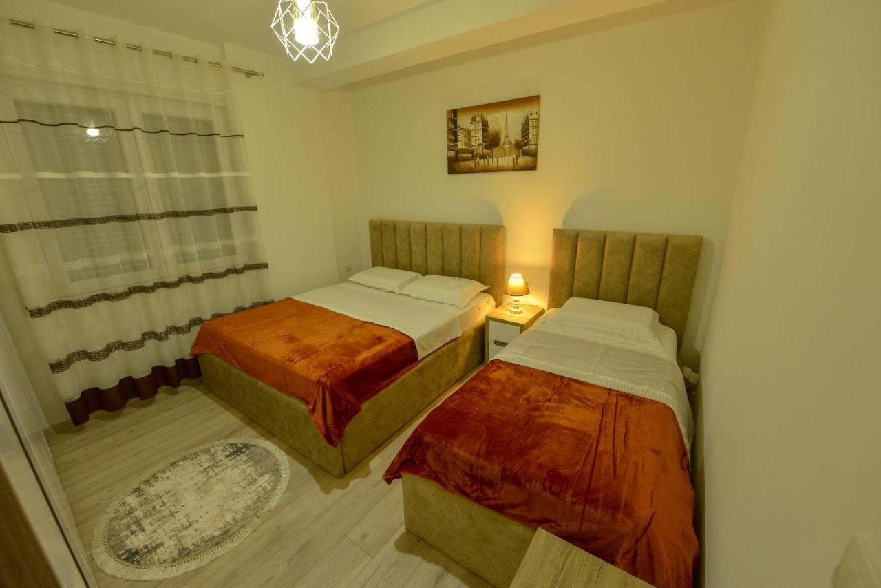 Denis Comfort Apartment Shkoder Bagian luar foto