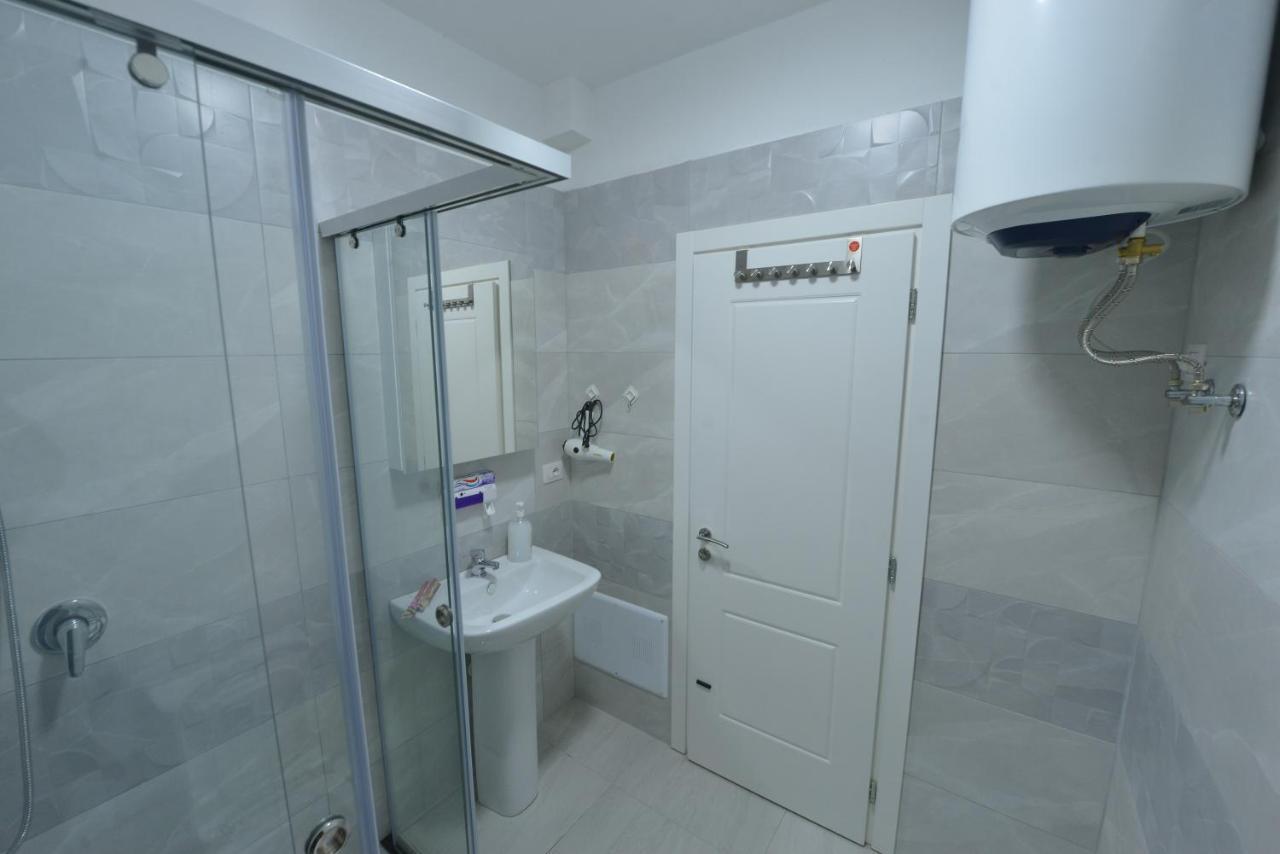 Denis Comfort Apartment Shkoder Bagian luar foto