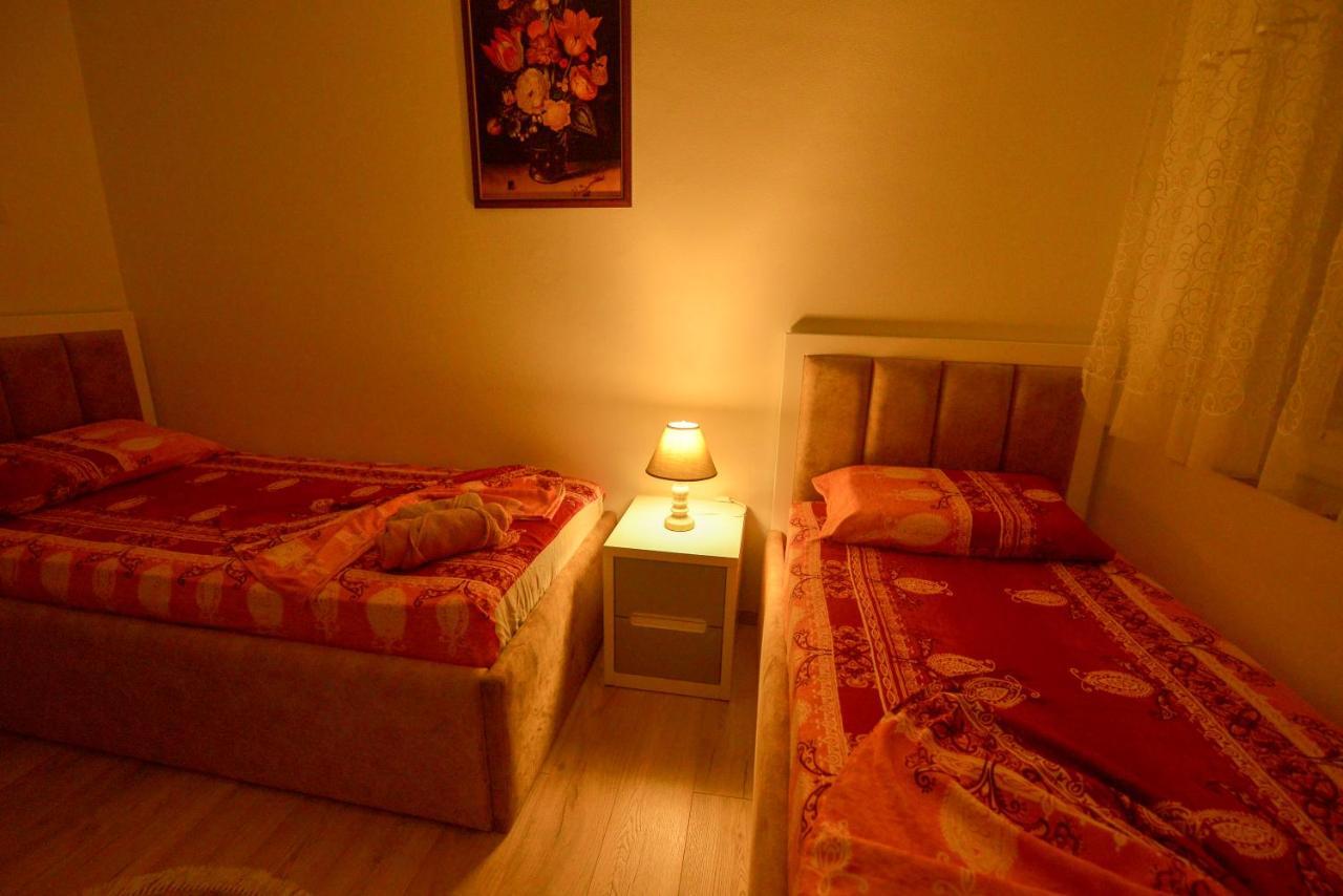 Denis Comfort Apartment Shkoder Bagian luar foto