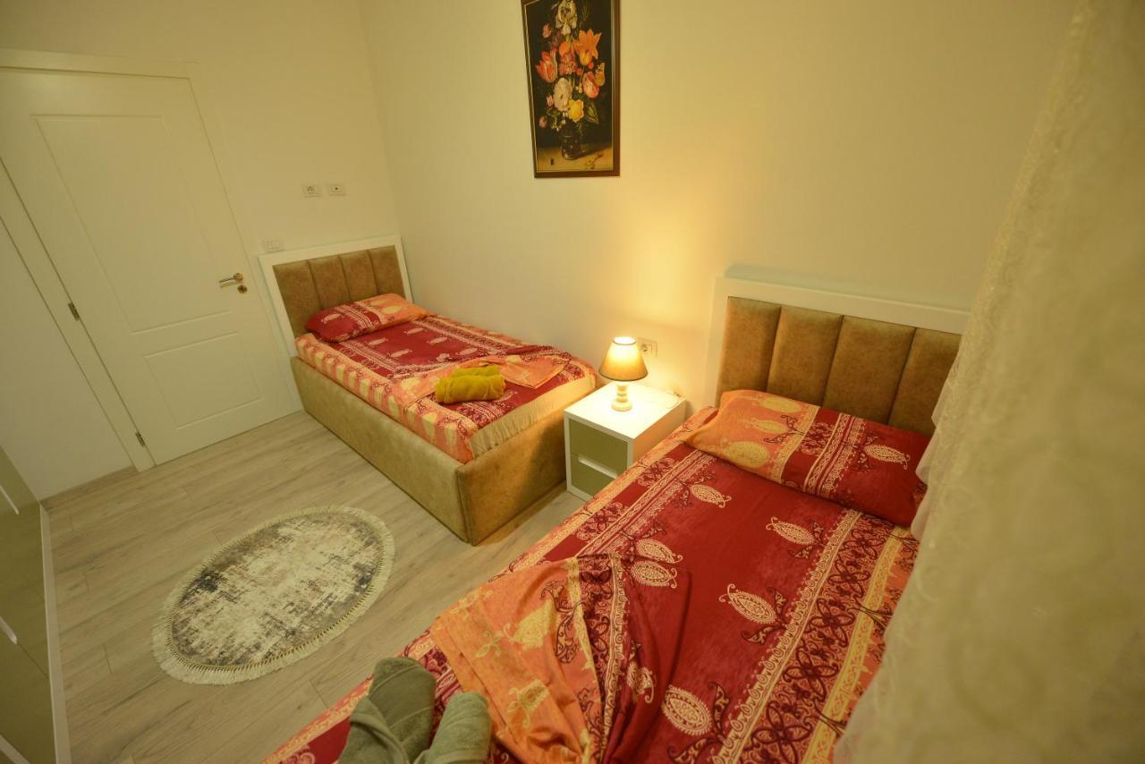 Denis Comfort Apartment Shkoder Bagian luar foto