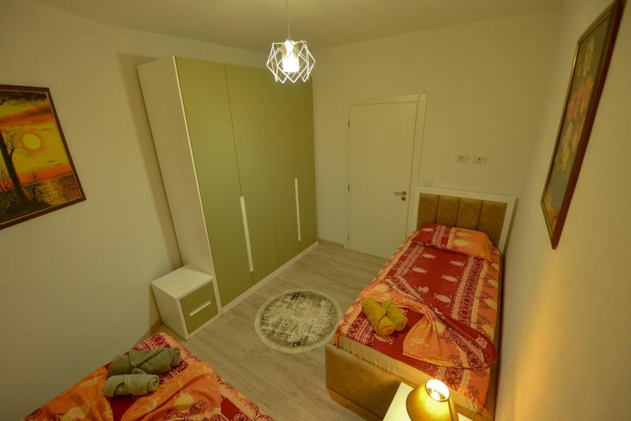 Denis Comfort Apartment Shkoder Bagian luar foto